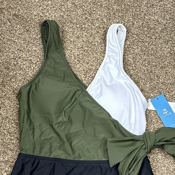 Cupshe Surplice Colorblock One Piece Swimsuit Women's Size Small NWT - Picture 2 of 8